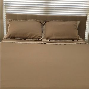 Full/Queen Duvet cover. Standard pillow shams.